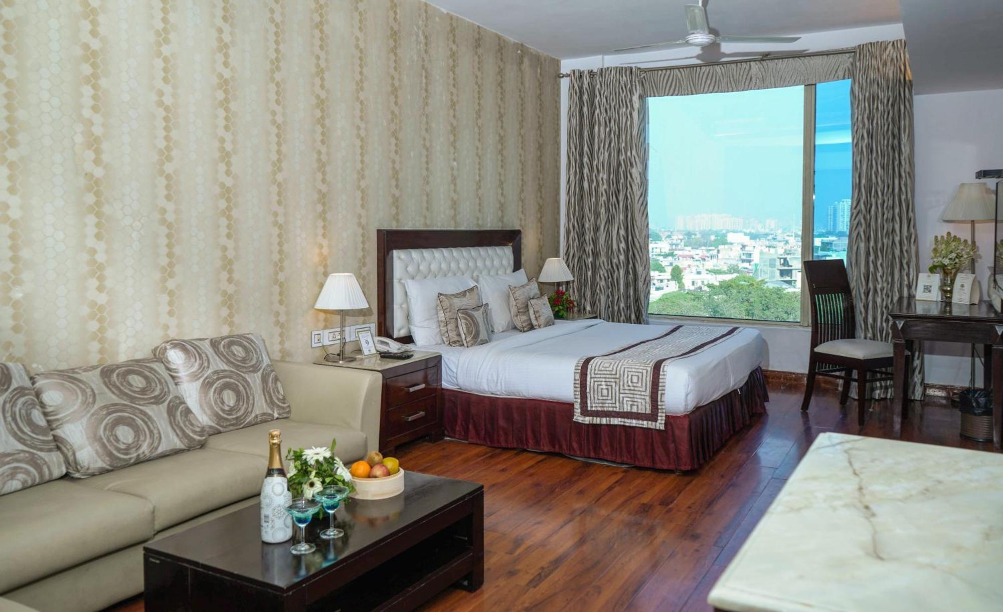 Treehouse Queens Pearl Gurgaon Exterior foto