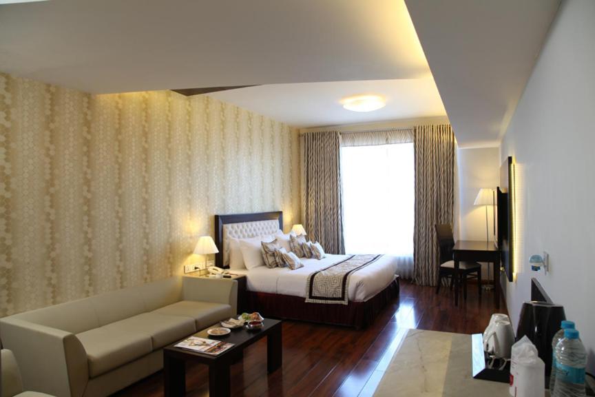 Treehouse Queens Pearl Gurgaon Exterior foto