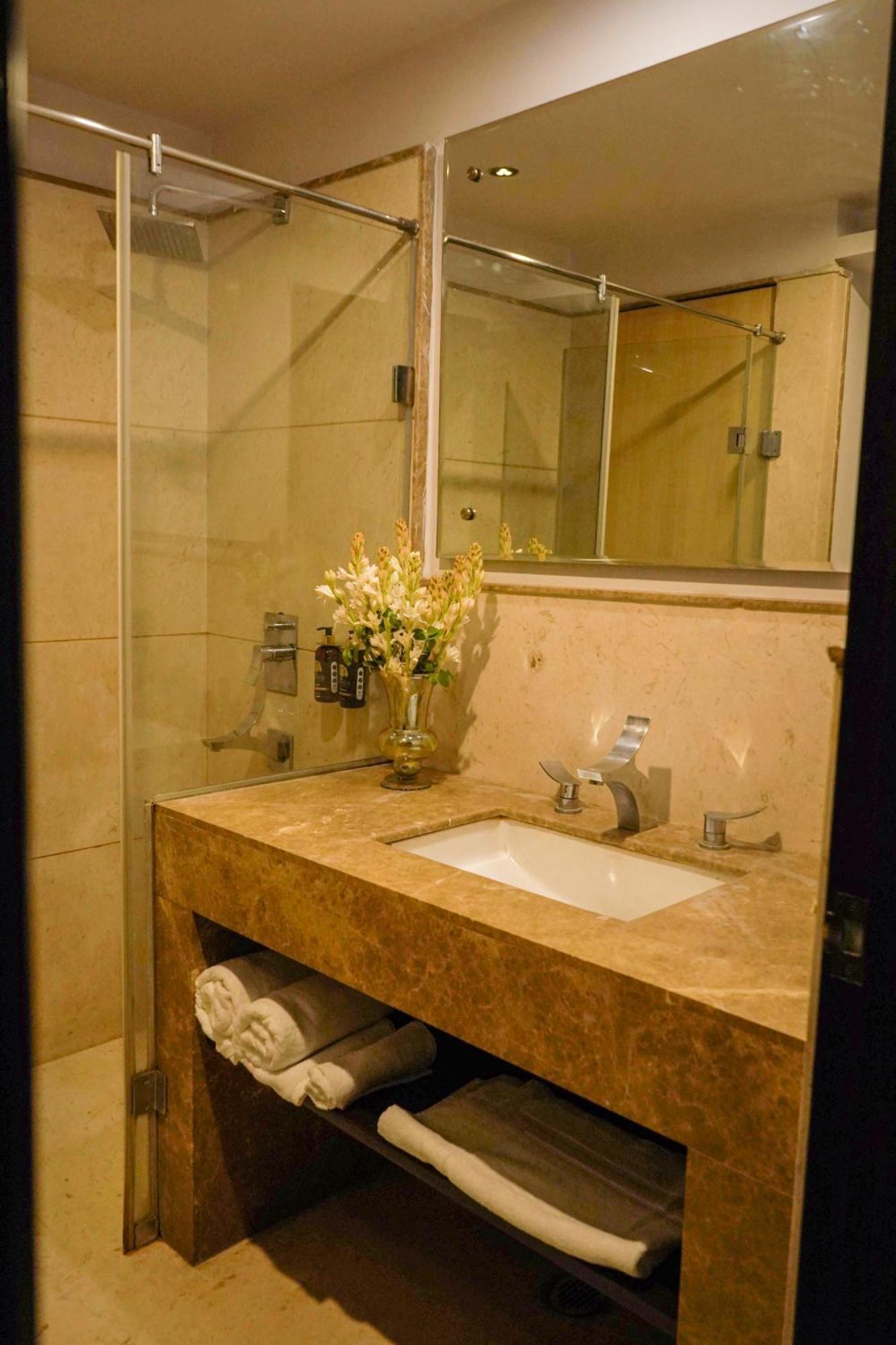Treehouse Queens Pearl Gurgaon Exterior foto