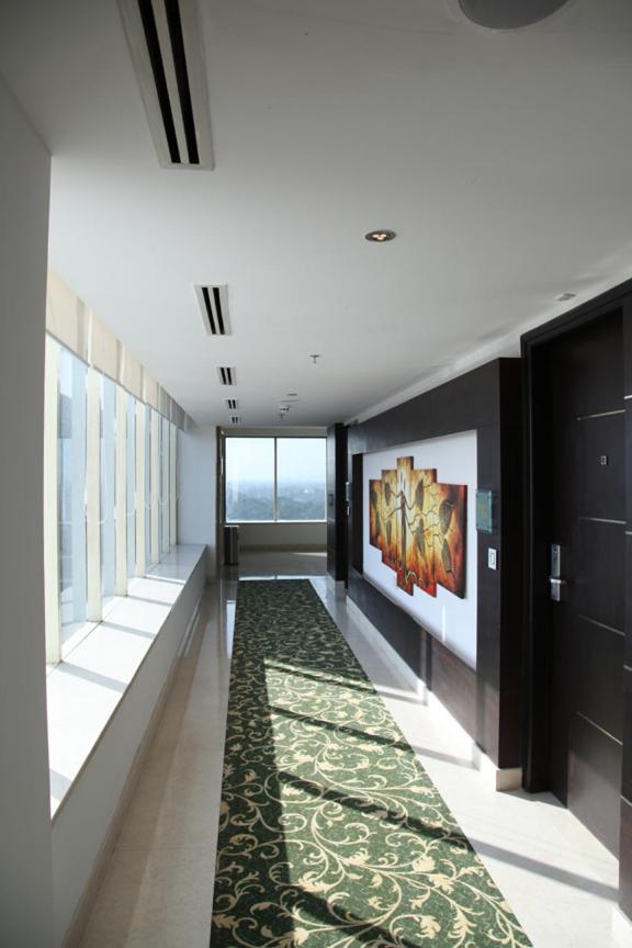 Treehouse Queens Pearl Gurgaon Exterior foto